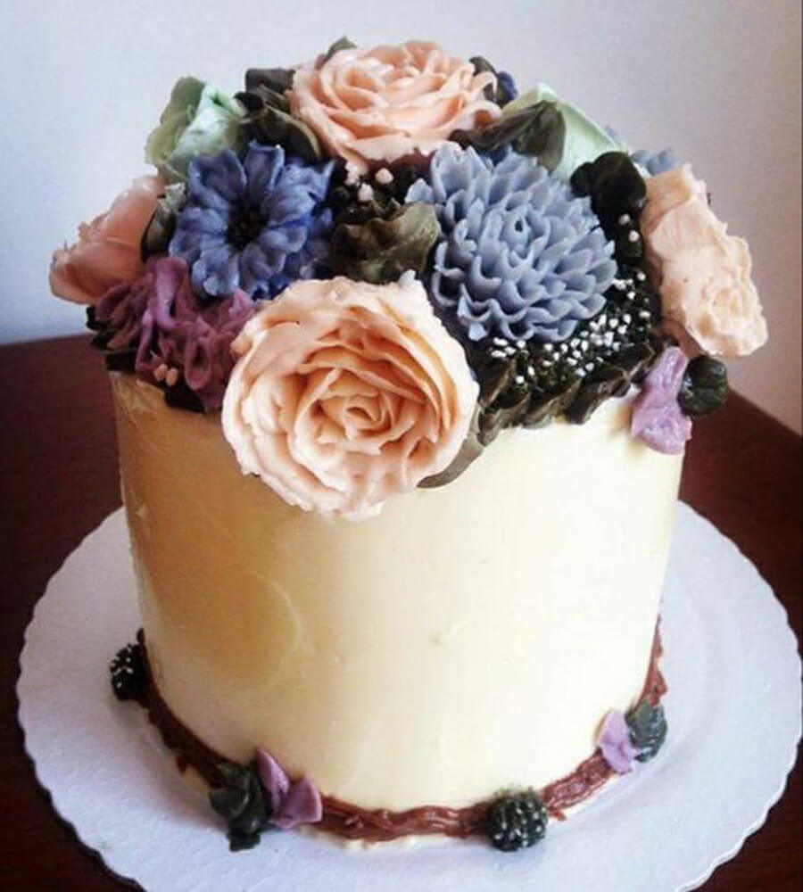 Bolo de pasta americana feminino com flores