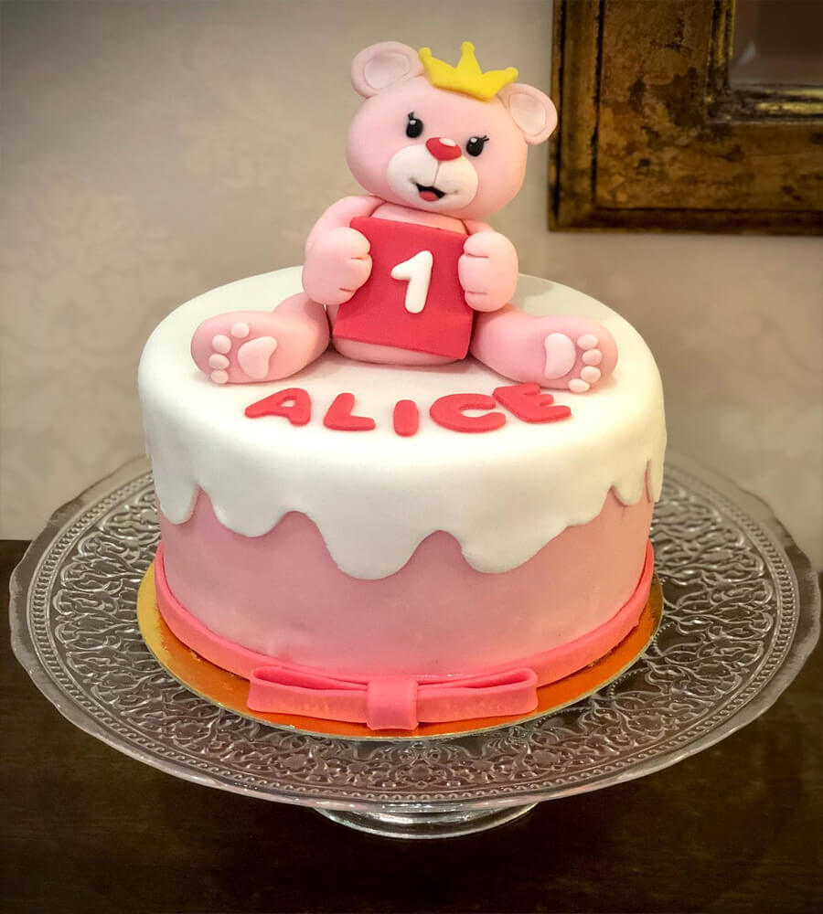 Bolo de pasta americana feminino com urisinho