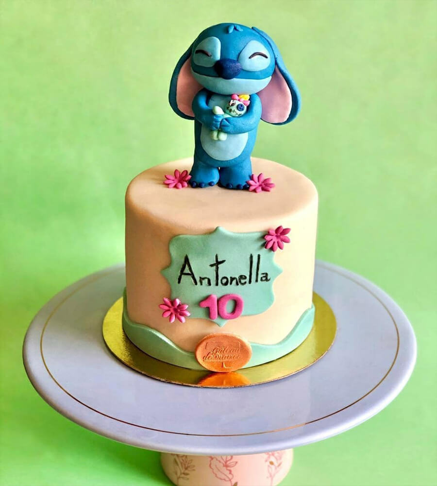 Bolo de pasta americana feminino com do Stich